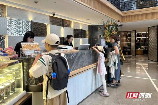 靠谱配资平台 政策红利激活消费潮：国资酒店抢滩假日经济新蓝海